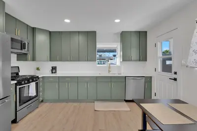 Fantastic Modern 4br 2. 5Ba House with Pool & Firepit in Phoenix