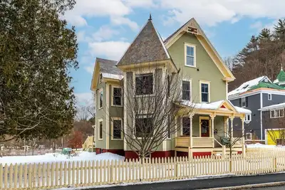 Image de Spacious 4-bedroom house in charming Woodstock