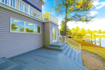 Image de Nautical at 82 Newport- private dock & waterfront