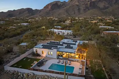 Image de Family Friendly | Foothills| 6 Bedrooms| Sleeps 24