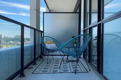 Image de Cozy 2-bedroom condo with WiFi, fitness room in lovely Toronto