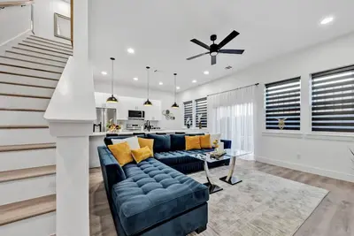 Image de Sophisticated Dallas Retreat l Prime Location!