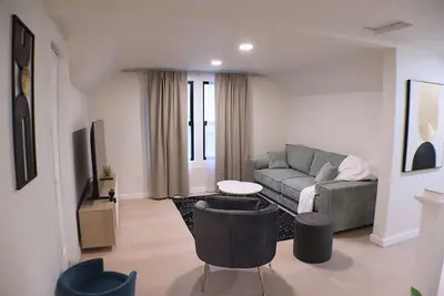Image de New Robin's Roost 1bd Where Comfort and Charm Meet