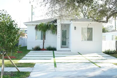 Image de Charming Luxury 4-bedroom house with WiFi and Ac in delightful Hollywood