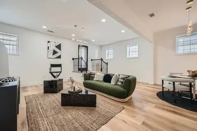 Image de Luxury Condo, Minutes to Food/Drinks, Concerts and Attractions & $150 in activities included!