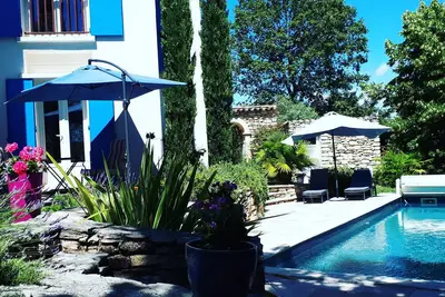 Image de Studio de charme indépendant avec piscine.