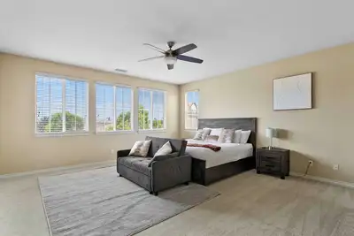 Image de Spacious 5br Home in Eastvale Chef's Kitchen, Backyard & Prime Location #40809