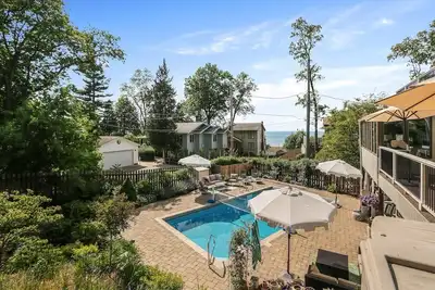 Image de (2026 Open! ) Gorgeous Home With Private Pool! Steps to Beach!
