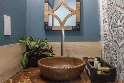 Image de Lushes Lodge Apt 2 Restaurant On Site!