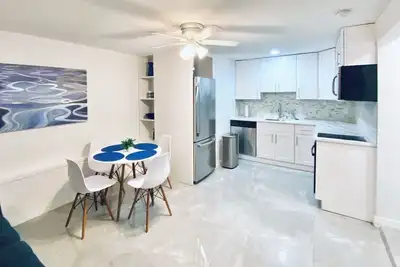 Image de Spacious 2-zones Cottage 5br/3ba, close to Siesta Key