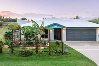 Image de Agnes Retreat 4 Br - Boat Parking - Walk to Beach
