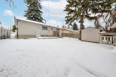 Image de House near West Edmonton Mall and Misericordia Hospital