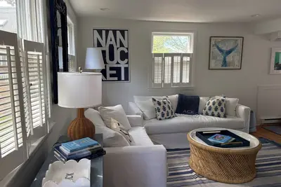 Image de Location-Charming Main Street Townhome in Beautiful Nantucket  Sleeps 5+ Wifi/Ac