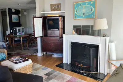 Image de Artful 2-bedroom condo with fiber WiFi in vibrant Oakland - secure parking