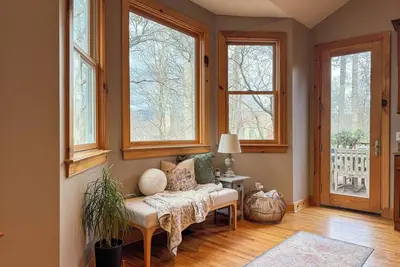 Image de Luxury Mountain Retreat with Private Waterfall - 11 Min to Downtown Asheville!