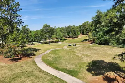 Image de Enjoy your stay overlooking Hole 6 on Pinehurst National #9.
