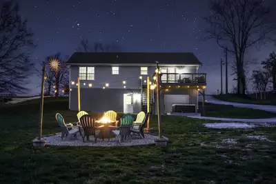 Image de New! Bourbon Barrel Hot Tub Getaway