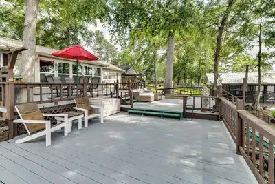 Image de Private Dock + Fire Pit: Gantt Lake Getaway!