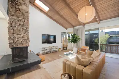 Image de Stylish, 3 Bedroom Beach House w\/ Ocean Views