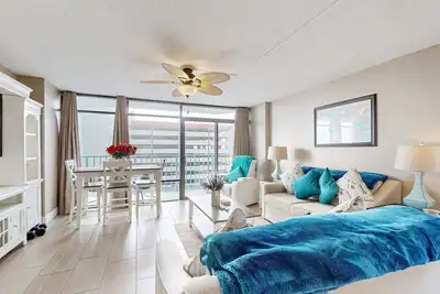 Image de Oceanview condo with pool, private balcony & beach access