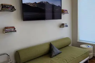 Image de 5 min from I-5 Modern Mountain View Alien Suite