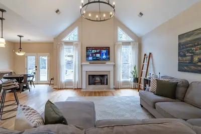 Image de Spacious 7br for 12 | Private Bkyd & New Amenities