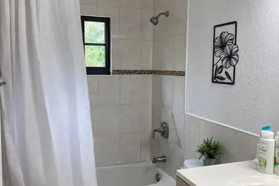 Image de Cozy 1-bedroom with WiFi and Ac in charming Bodden Town