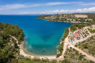 Image de Five Stars Beachfront Villa with Heated Infinity Pool, Jacuzzi, Charming Sunsets