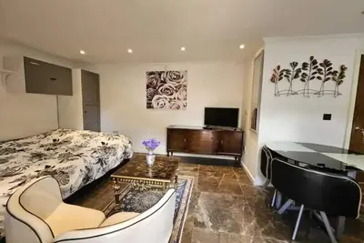 Image de Spacious Guest Suite - Harrow