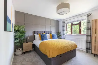 Image de Unique 6 Bed 3 Bath Detached Home in Cheltenham