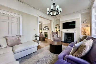 Image de Beautiful 5-Bed Regency Home in Montpellier