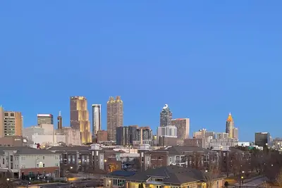 Image de Charming 2-bedroom apartment with WiFi, skyline view in brilliant Atlanta