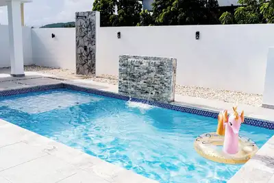 Boho Style with Private Pool, Cozy 3-bedroom house in beautiful Guayama WiFi, Ac
