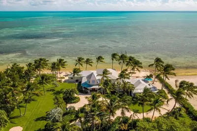 Image de New! Stunning Oceanfront Estate with Private Pool ~ Beach - 2026+ Calendar only
