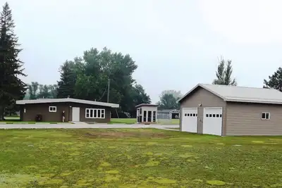 Image de Spacious 6-bedroom single level lodge in Medina, WiFi, Ac, parking lot, garage