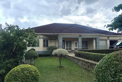Image de Spacious and staffed 4-bedroom house with WiFi and Ac in Blantyre