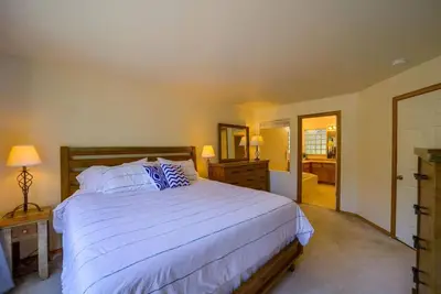 Image de Charming 3-bedroom townhome with private hot tub in Eagle Crest resort