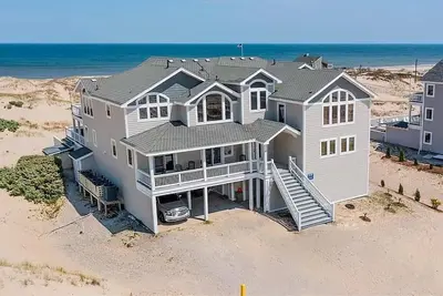 Image de C9703 12 Br 4x4 Oceanfront Luxury Retreat in Carova, Private Pool & Hot Tub - Prices Reduced! !