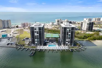 Image de Newly Renovated 2-Bedroom Beach Condo w/ Amenities | Sleeps 6