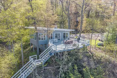 Image de Mid- Century Modern: Exclusive Lakefrtont Getaway