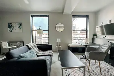 Image de Sleepover: 1bd/1ba Studio Next to Gillioz - Downtown Springfield