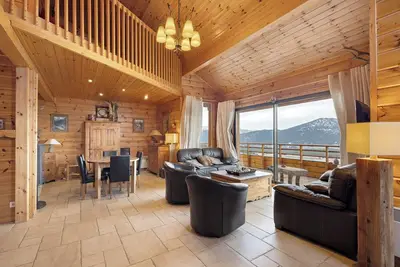 Image de Chalet 'Puech' avec vue sur le lac et terrasse privée