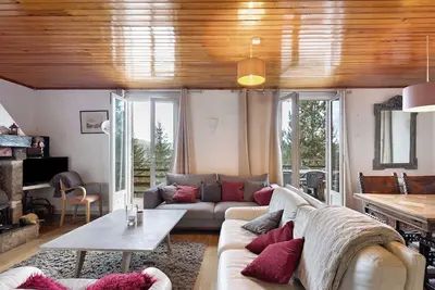 Image de Chalet Edelweiss de 110 m² aux Angles, 10 personnes, terrasse avec vue montagne