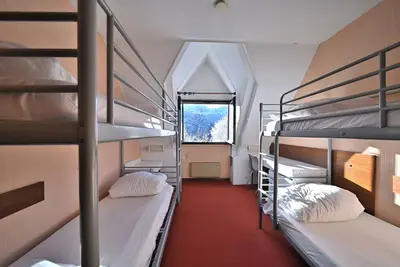 Image de Chambre d'hôtes 'La Moraine N°7 - Chambre' avec vue sur montagne, terrasse privée et jardin privé