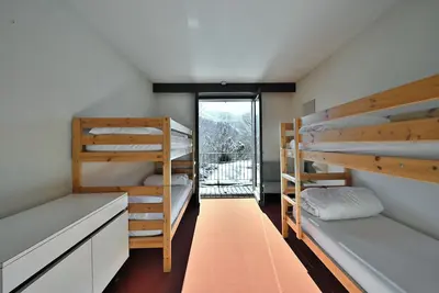 Image de Chambre d'hôtes 'La Moraine N°10 - Chambre 4 Pers' avec vue sur montagne, terrasse et jardin
