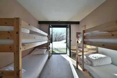 Image de Chambre d'hôtes 'La Moraine N°11 - Chambre 4 Pers' avec vue sur montagne, terrasse et jardin