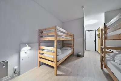 Image de Chambre d'hôtes 'La Moraine N°13 - Chambre 4 Pers' avec vue sur montagne, terrasse et jardin privé