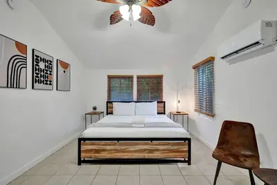 Image de Tropical Oasis: Studio w/ Pool