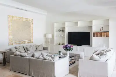 Image de Luxury large home with Pool Tennis court and Gym 8 mins to Cbd & Adelaide Oval
