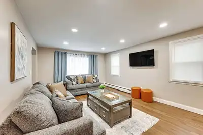 Image de Modern Home w/ Spacious Yard in Springfield!